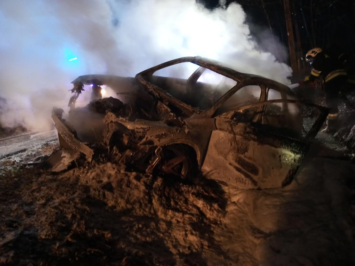 pożar samochód spalony - PSP Międzychód/OSP Kwilcz