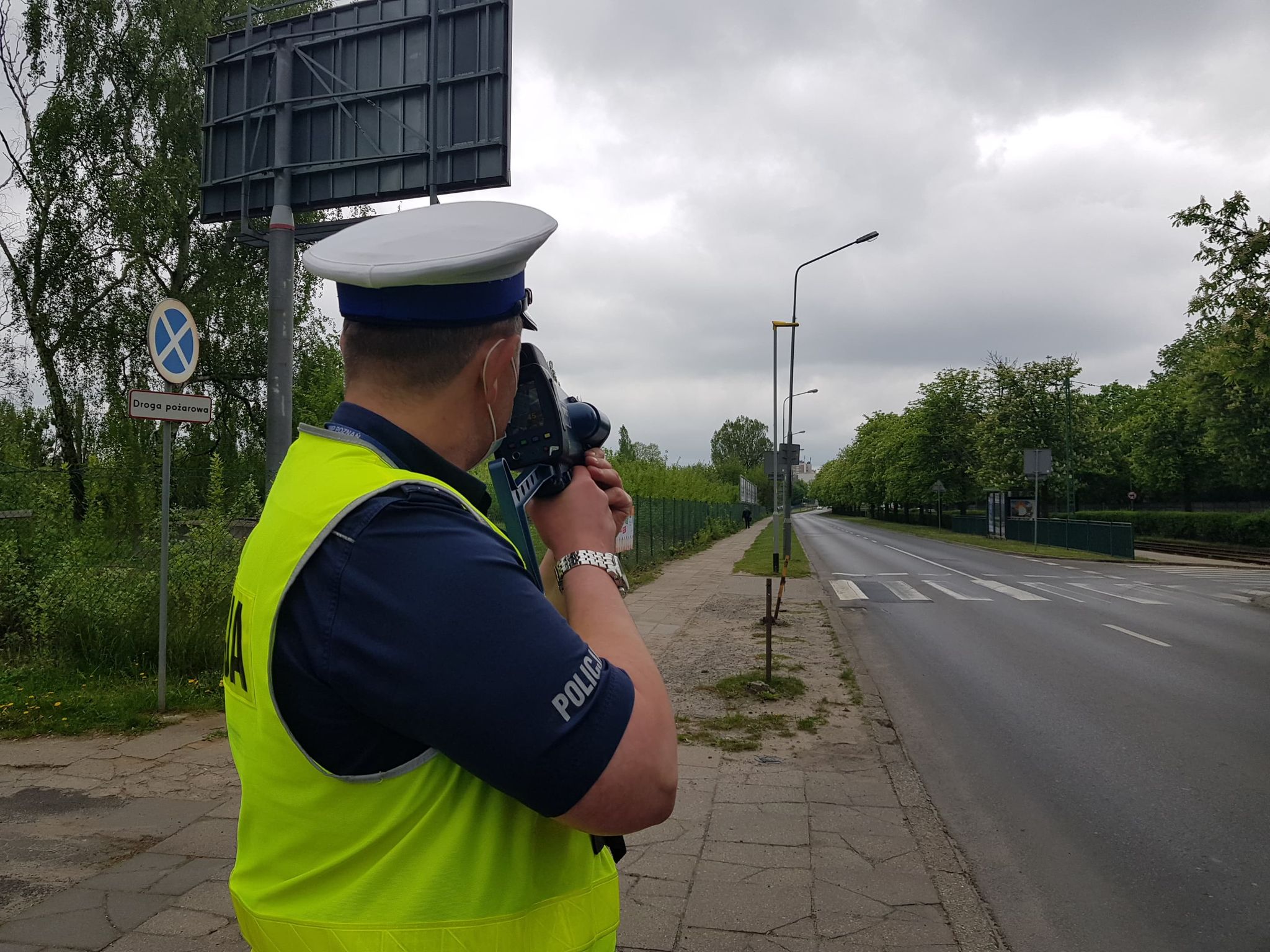 Pomiar prędkości policja drogówka fotoradar - Hubert Jach