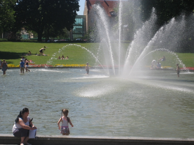 Fontanna przed operą 2 - Anna Skoczek