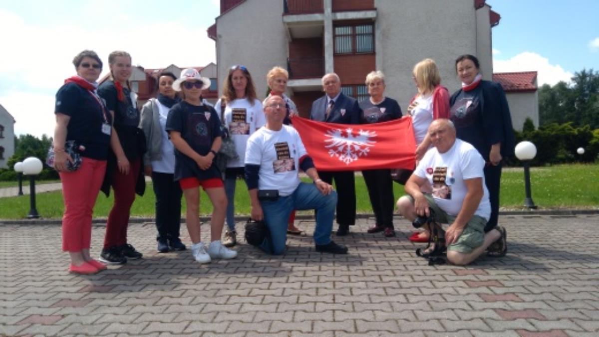 auschwitz flaga Stowarzyszenie Rodzin Polskich Ofiar Obozów Koncentracyjnych - Stowarzyszenie Rodzin Polskich Ofiar Obozów Koncentracyjnych