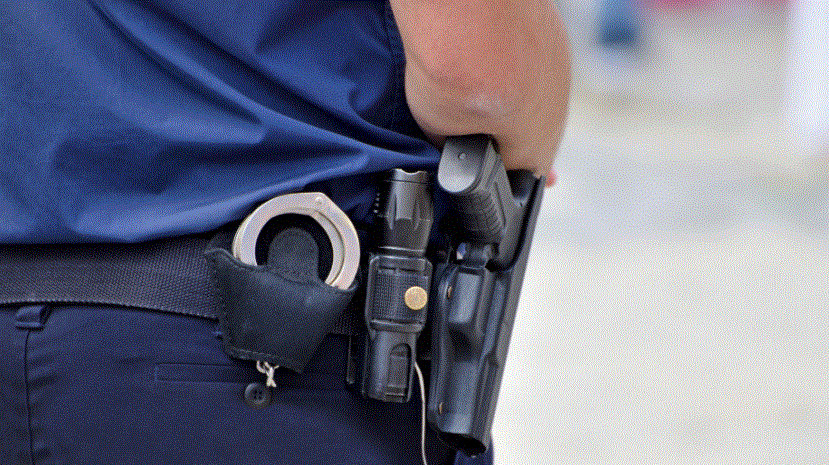 policjant broń pistolet policja  - Fotolia