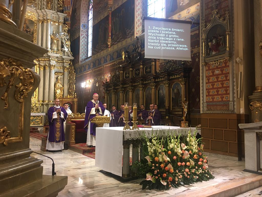 msza święta za biskupa edwarda janiaka kalisz katedra  - Danuta Synkiewicz 