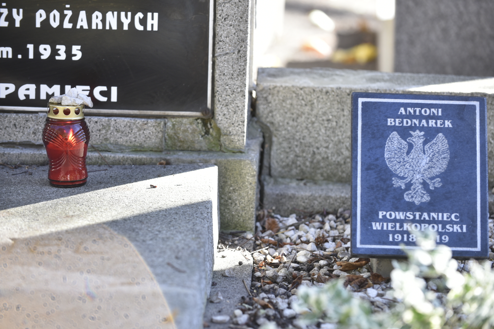 znicz cmentarz święto zmarłych wszystkich świętych znicze pogrzeb grób groby zaduszki dzień zaduszny - Wojtek Wardejn - Radio Poznań