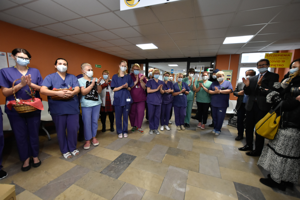 paczki dla pielęgniarek ze strusia - Wojtek Wardejn