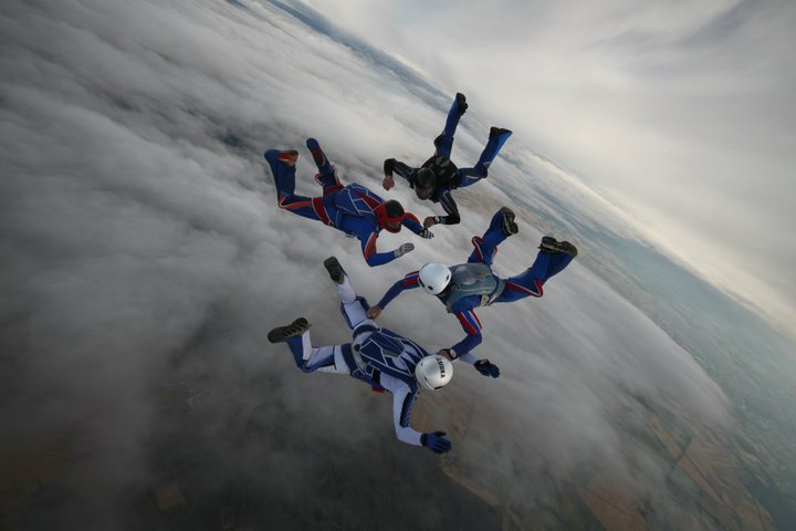 skoki spadochronowe drużynowo - Sky Camp.pl