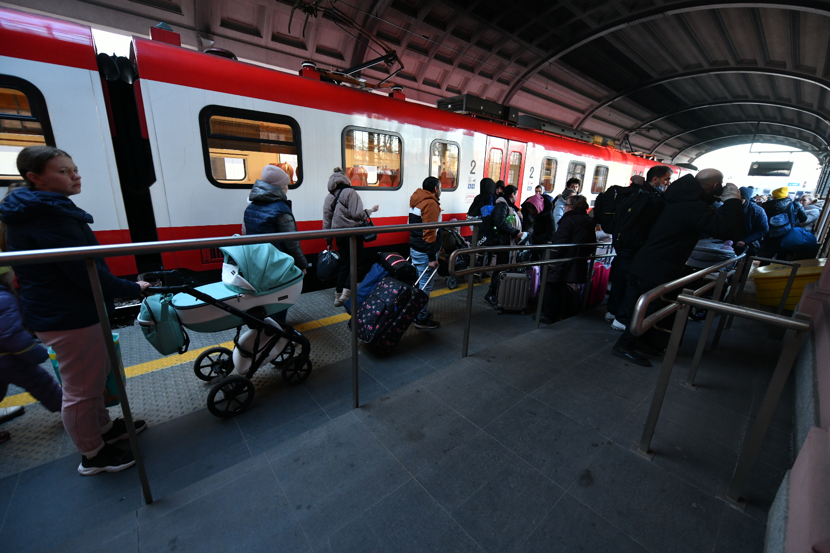 uchodźcy ukraina w poznaniu pociąg autobus dworzec - Wojtek Wardejn - Radio Poznań