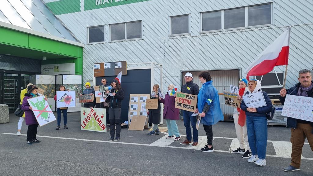 protest przed Leroy Merlin - Magdalena Konieczna  - Radio Poznań