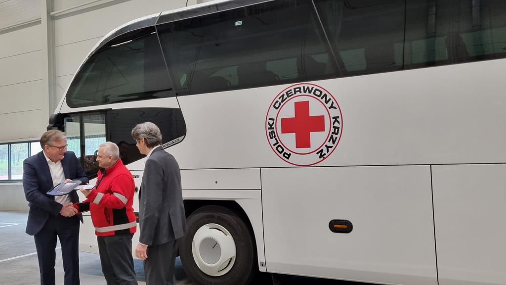 Autobus turystyczny dla pck volkswagen i man - Magdalena Konieczna  - Radio Poznań