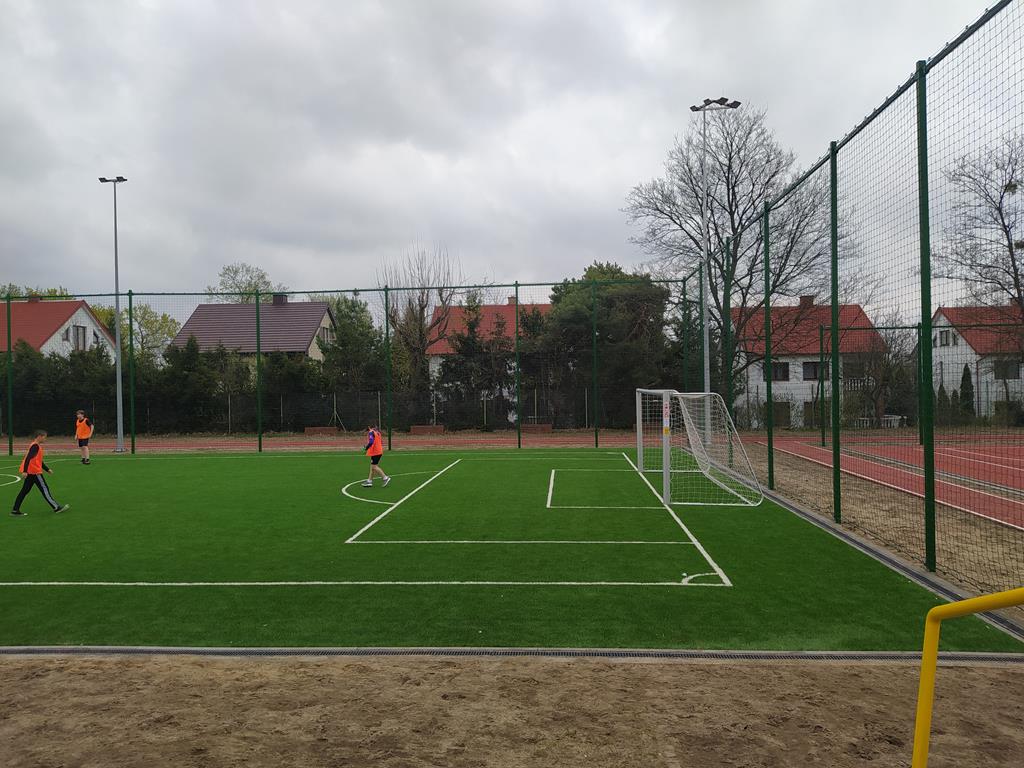 nowe boisko piła fundusz inwestycji lokalnych - Przemysław Stochaj