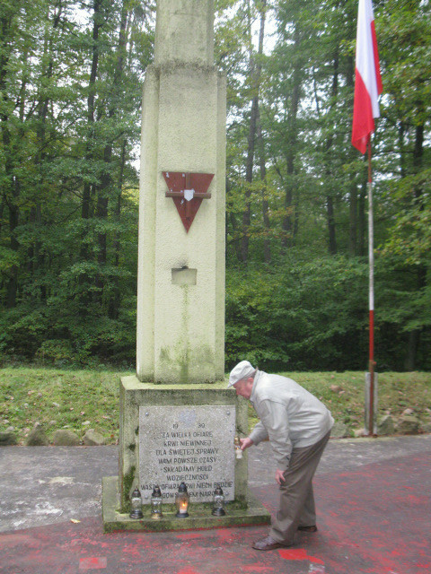 Grzebienisko - pod pomnikiem ponad 72 zamordowanych przez hitlerowców/fot. Jacek Lichocki