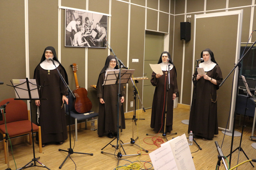 Siostry Klaryski nagrywają w Radiu Poznań - Leon Bielewicz  - Radio Poznań