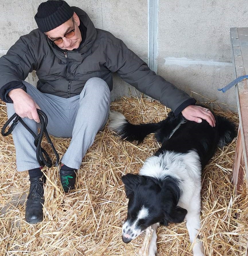 Robert Gonera adoptował psa ze Schroniska dla Bezdomnych Zwierząt w Henrykowie - MZZ Leszno