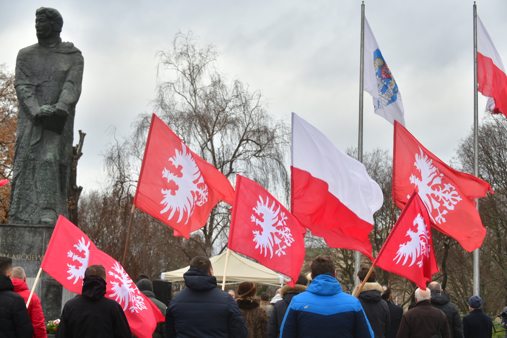 marsz powstanie wielkopolskie flaga powstańcza - Wojtek Wardejn - Radio Poznań