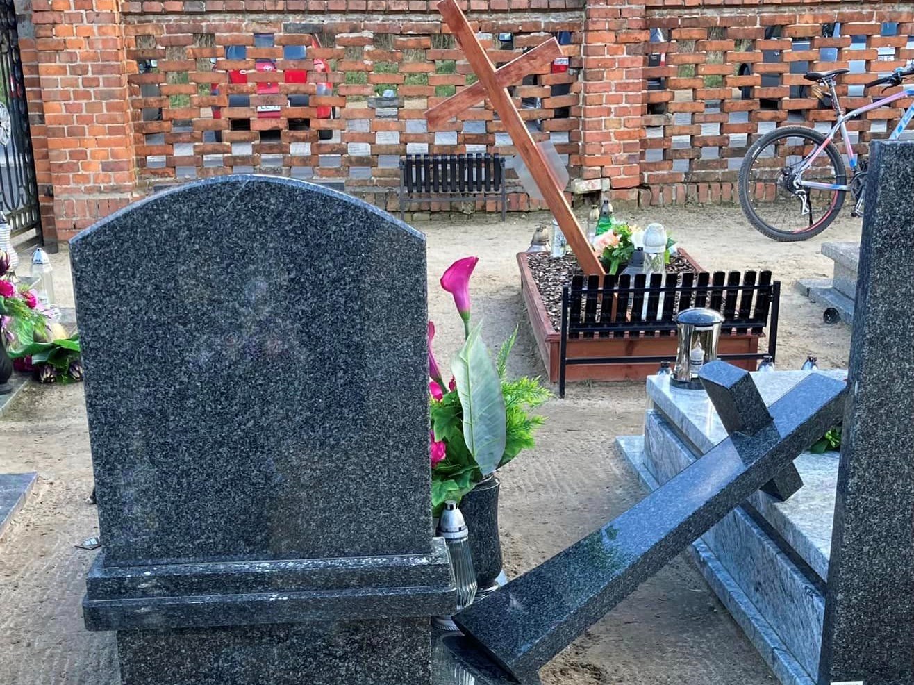 wandale zniszczone nagrobki cmentarz świerczyn - Parafia rzymskokatolicka św. Łukasza Ewangelisty