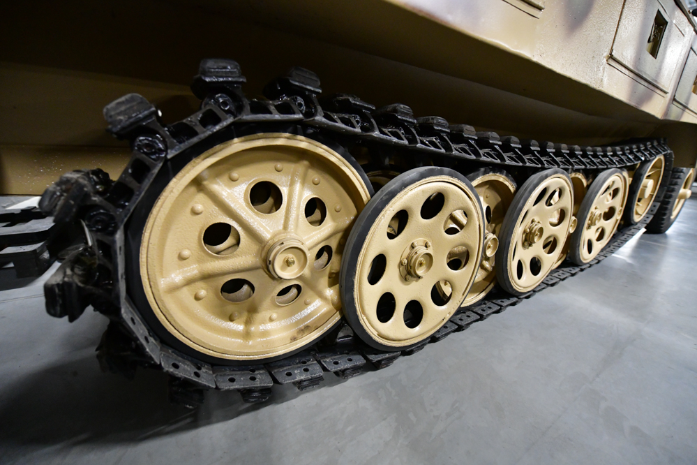 Sd.Kfz muzeum broni pancernej poznań - Wojtek Wardejn - Radio Poznań