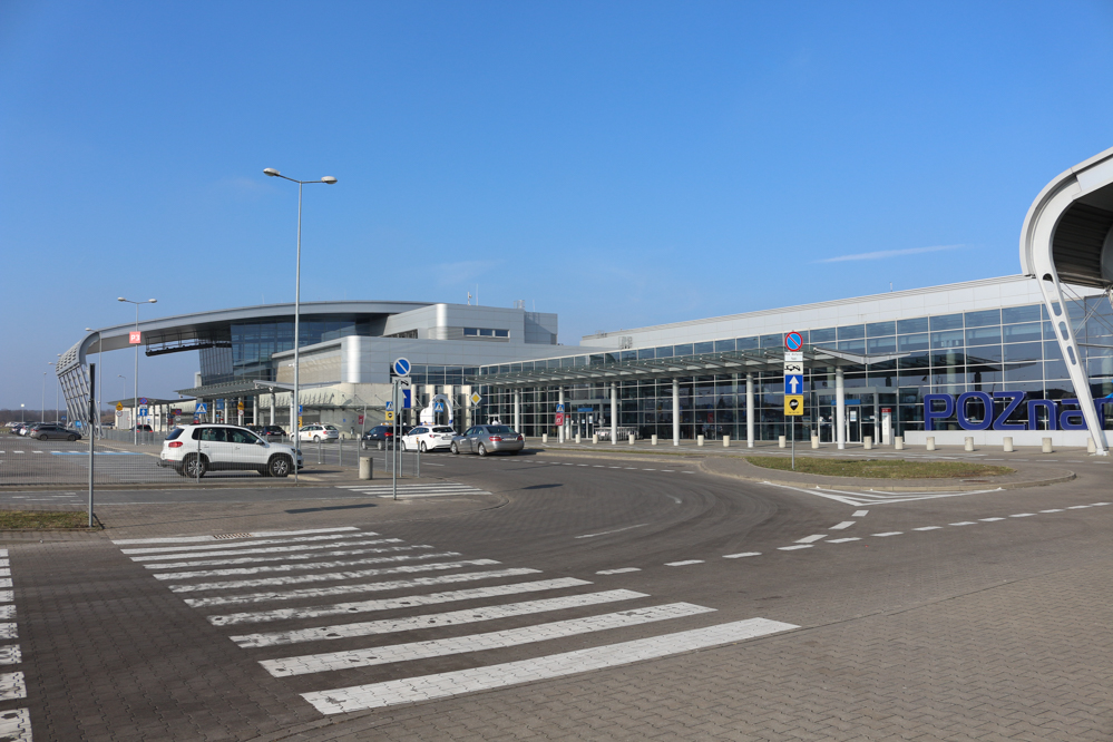 lotnisko ławica przyloty odloty terminal pas startowy samolot - Leon Bielewicz - Radio Poznań