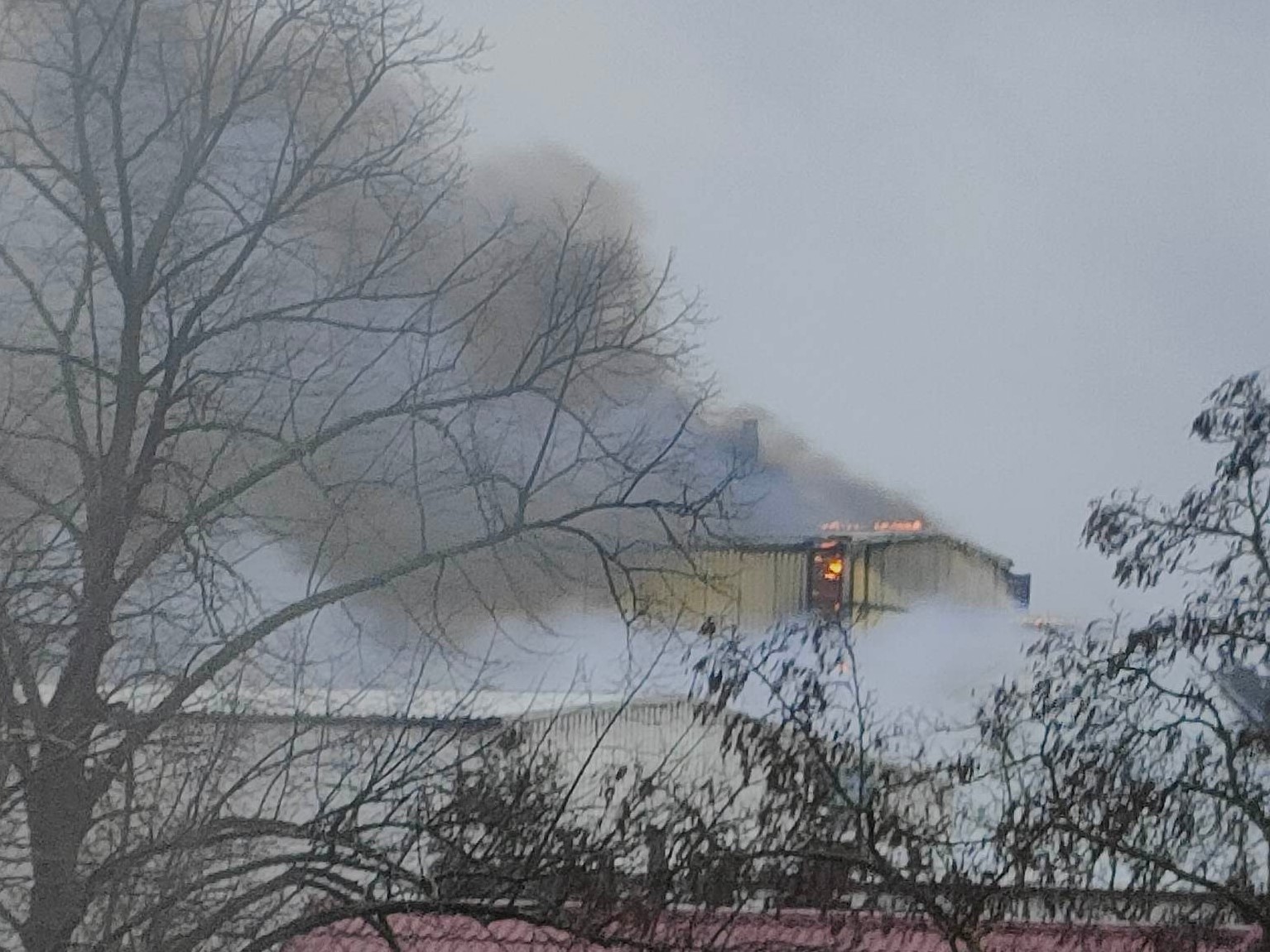Pożar na terenie huty szkła w Sierakowie - Joanna Adamska-Dudek
