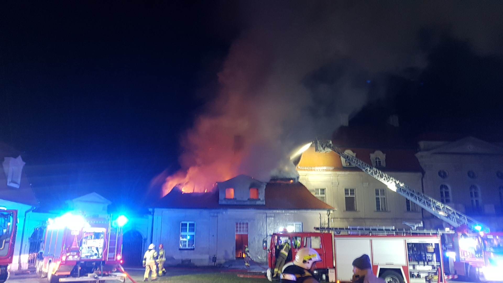 pożar pałacu w Pępowie - KP PSP Gostyń