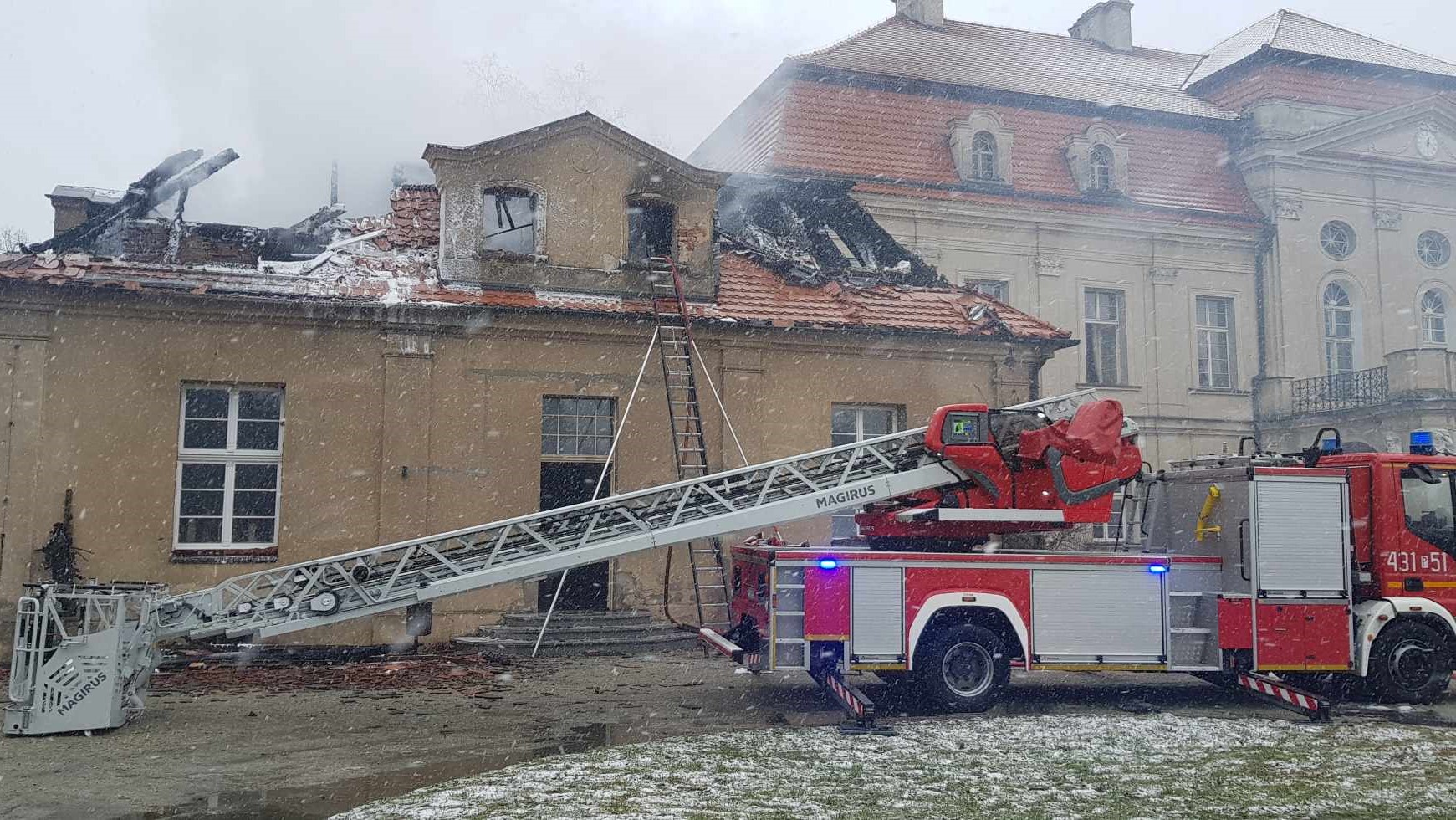 pożar pałacu w pępowie - KP PSP Gostyń