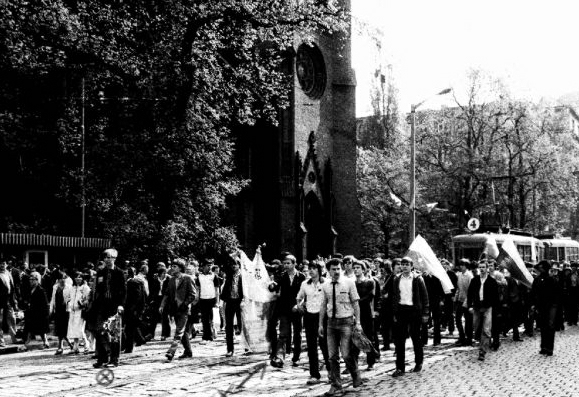 protest z zapr na konf  IPN do WSNHiD