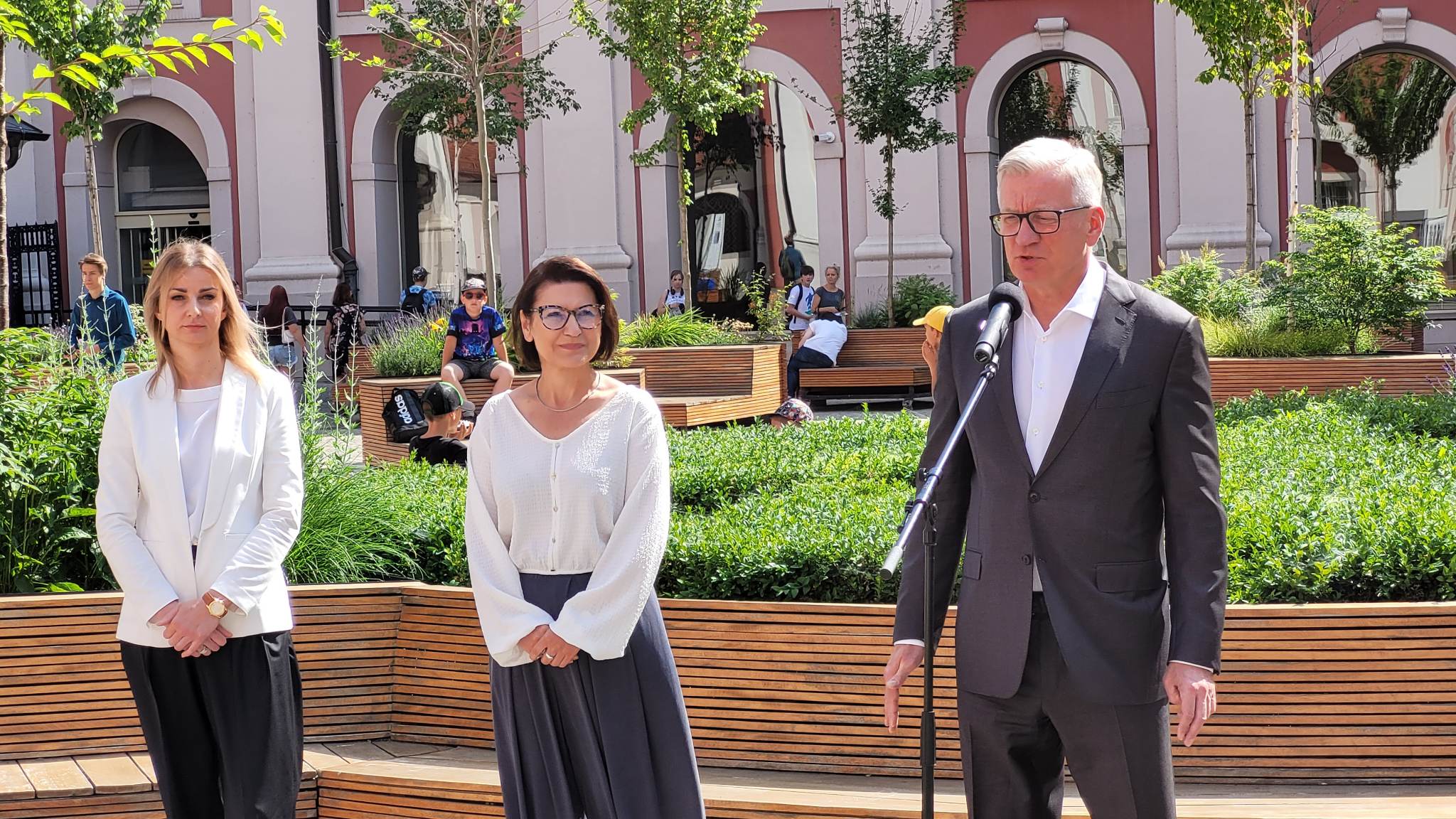 konferencja zajęcia antydyskryminacyjne marta mazurek i jacek jaśkowiak - Krzysztof Polasik - Radio Poznań