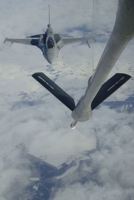 Tankowanie F-16 w powietrzu - MON