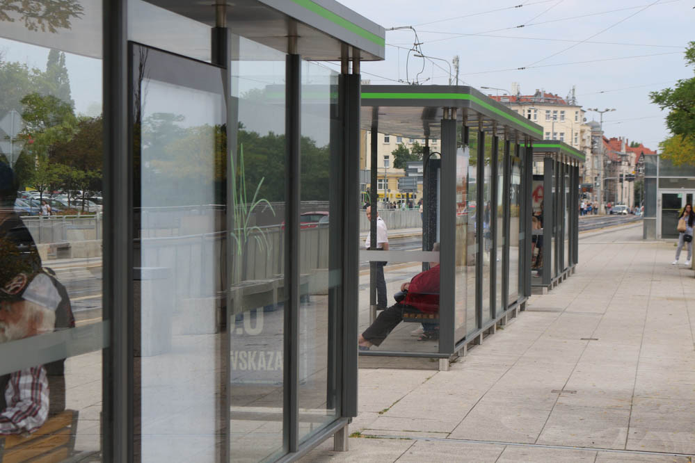 wiaty przystankowe poznań - Leon Bielewicz  - Radio Poznań