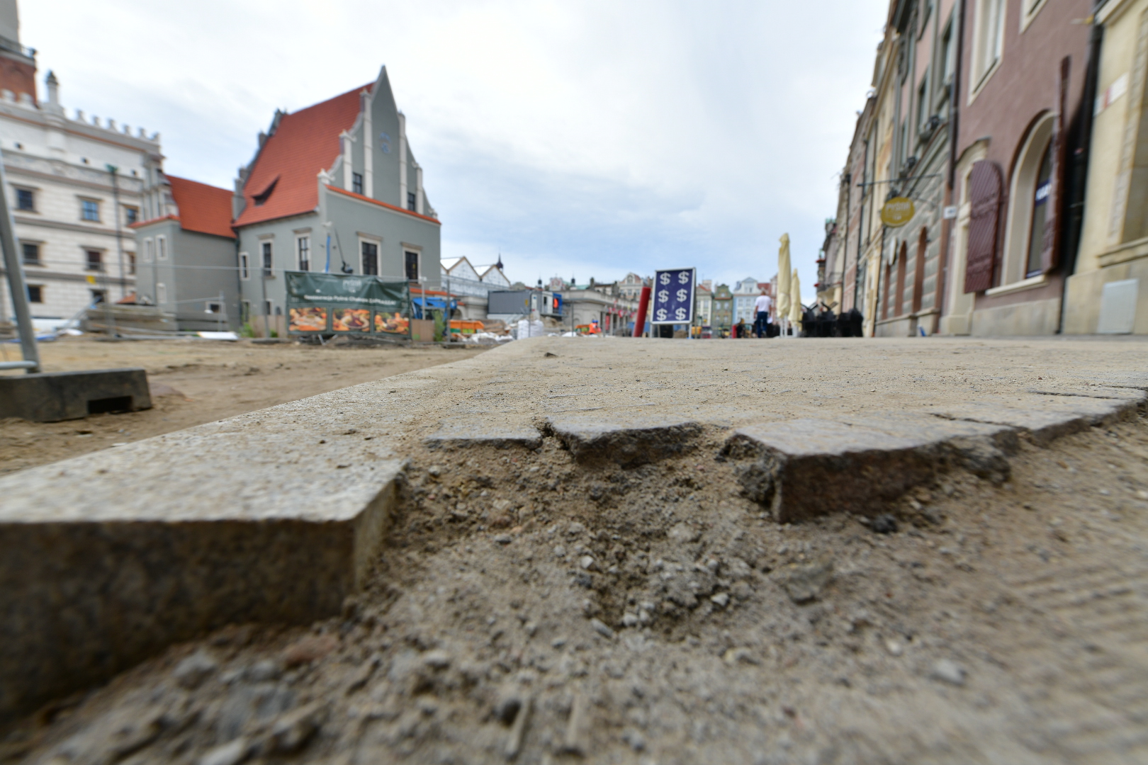 chodniki stary rynek remont stary rynek w poznaniu - Wojtek Wardejn - Radio Poznań