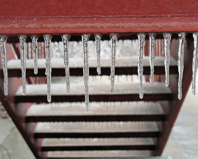 Schody oblodzone - timpeartrice - CC Flickr.com