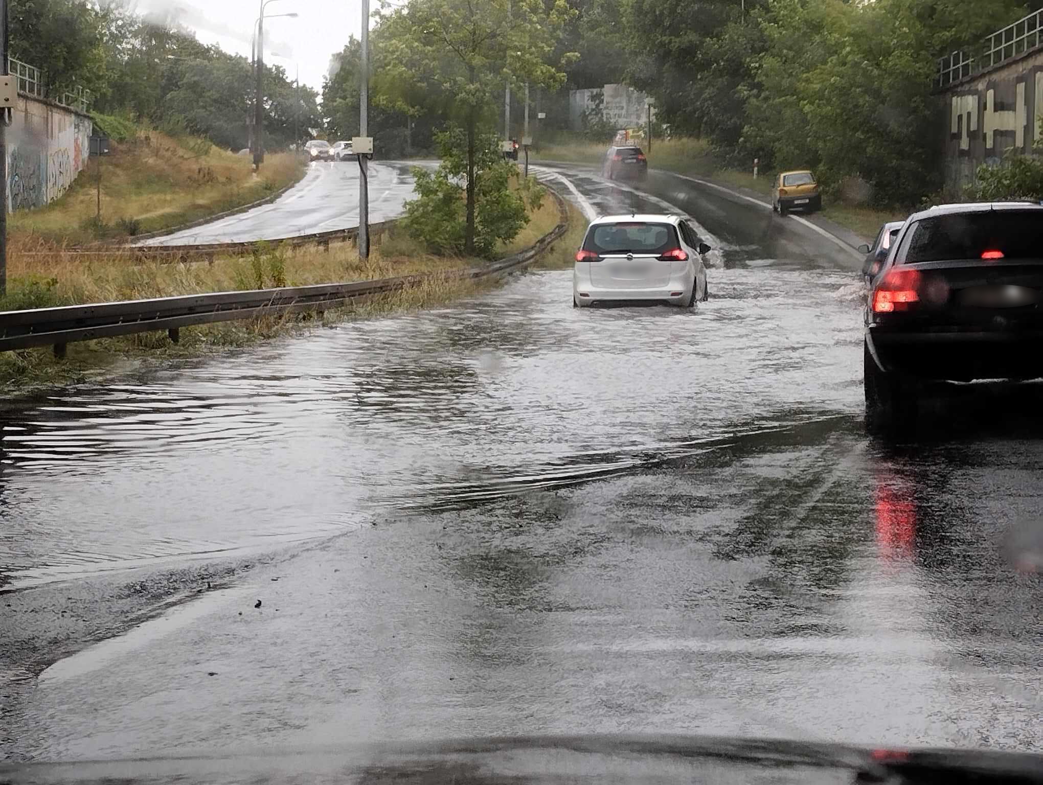 ulewa deszcz podtopienie - MotoSygnały