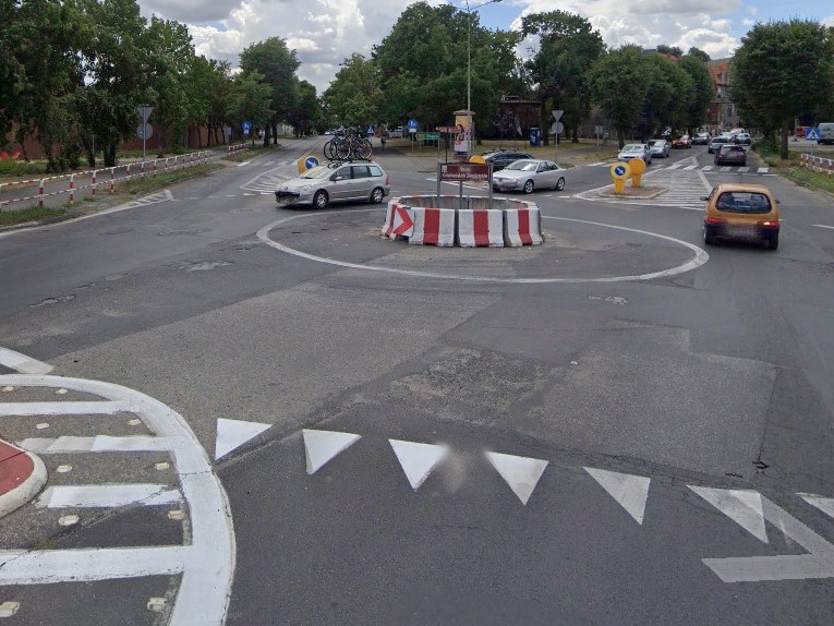 Rondo im. Polskich Olimpijczyków  - Google Street View