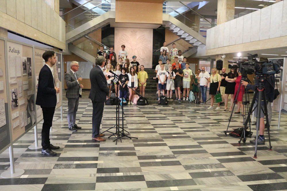 Nie tacy inni. Dzieciństwo i młodość 100 lat temu wystawa wuw - Leon Bielewicz  - Radio Poznań