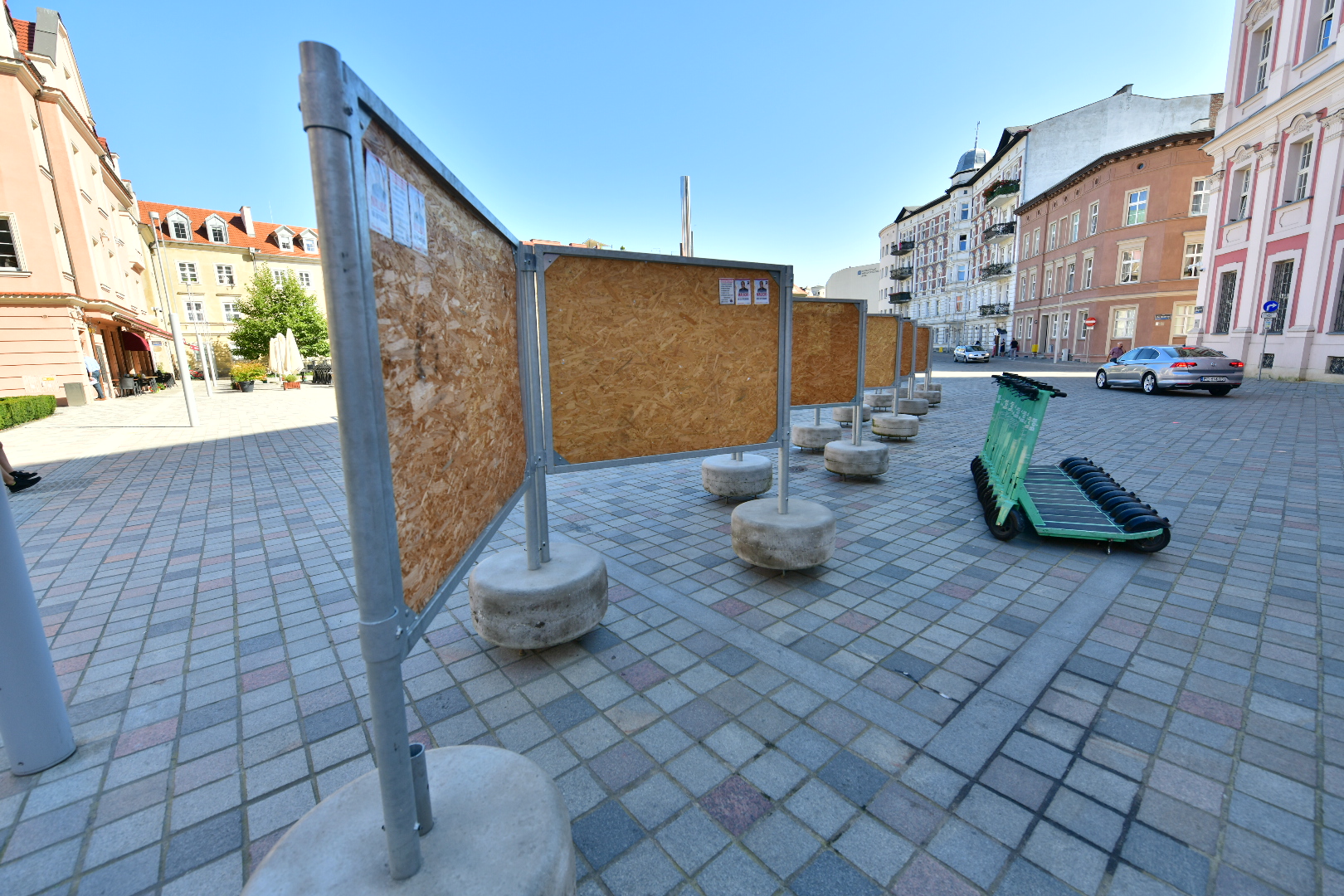 plakaty wyborcze deski wyborcze miejsce na plakaty - Wojtek Wardejn - Radio Poznań