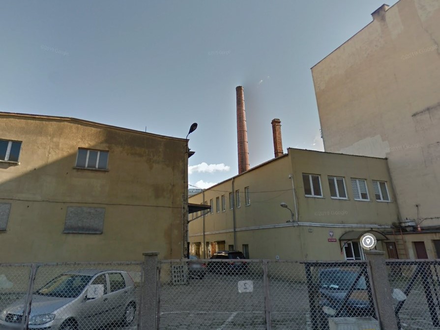 Uszkodzony komin grozi zawaleniem - Google Street View