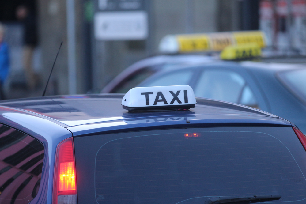 taxi uber bolt taksówka - Leon Bielewicz  - Radio Poznań
