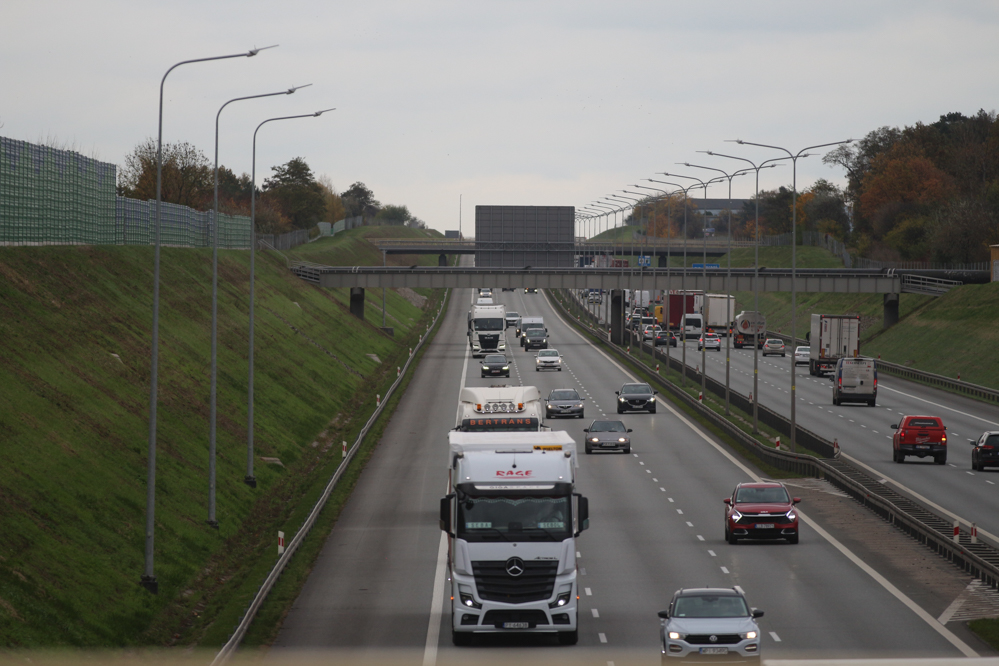 pomiar prędkości autostrada auta samochody - Leon Bielewicz - Radio Poznań