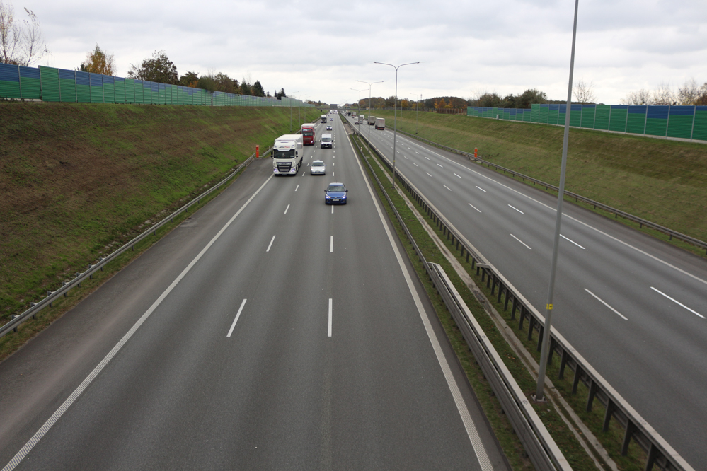 pomiar prędkości autostrada auta samochody - Leon Bielewicz - Radio Poznań