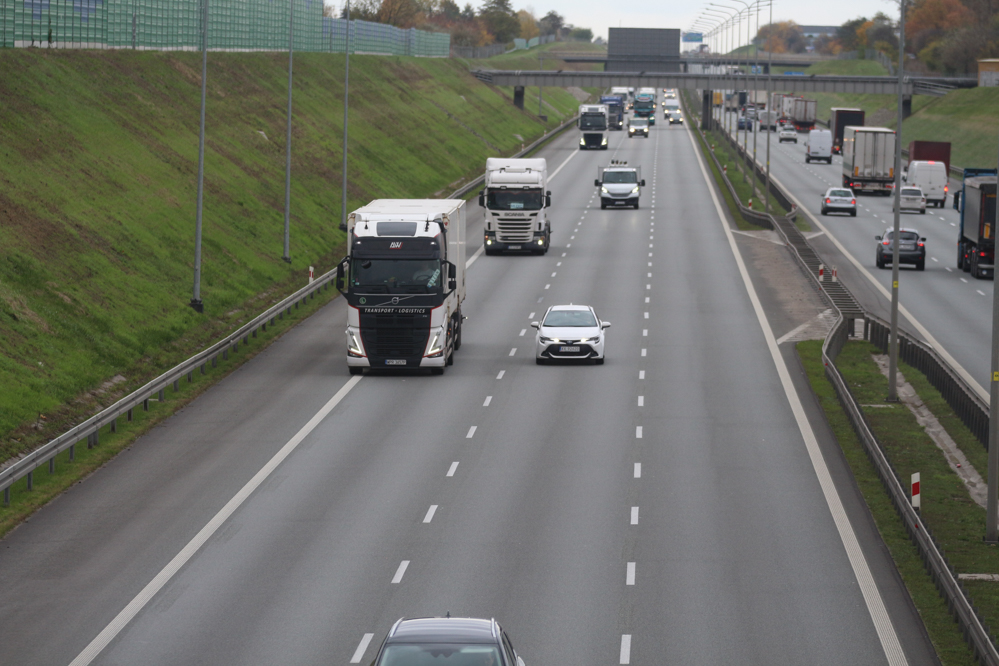 pomiar prędkości autostrada auta samochody - Leon Bielewicz - Radio Poznań