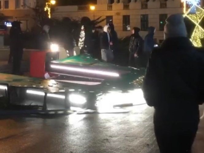 jarmark brama przygniotła kobietę - ig: poznan_moment