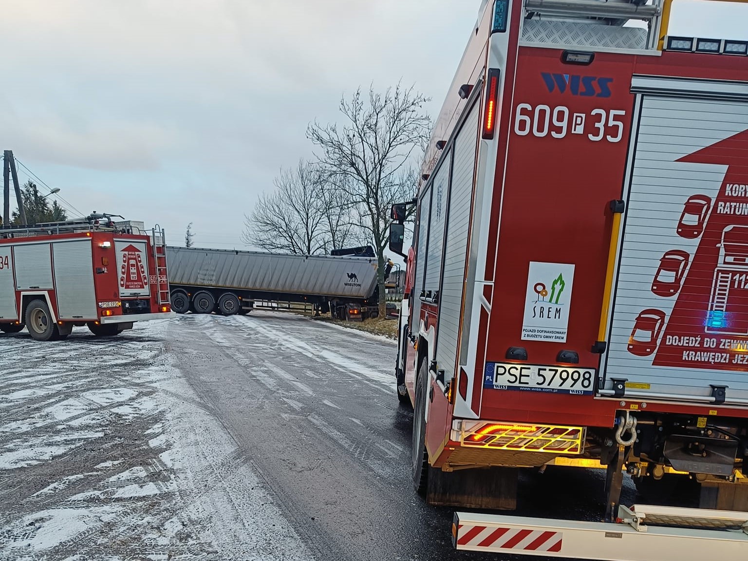 zderzenie autobusu z ciężarówką pysząca - OSP KSRG Chrząstowo