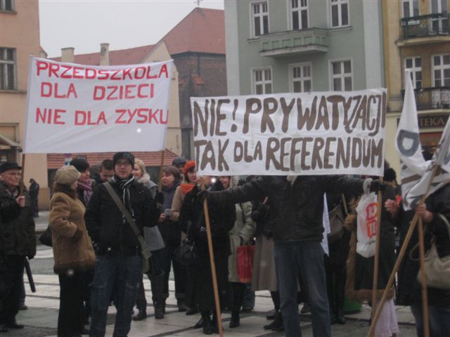 protest kalisz przedszkola - Danuta Synkiewicz