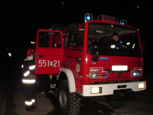 Straż pożarna, w nocy - Straż Pożarna/Poznań - zdjęcie ilustracyjne