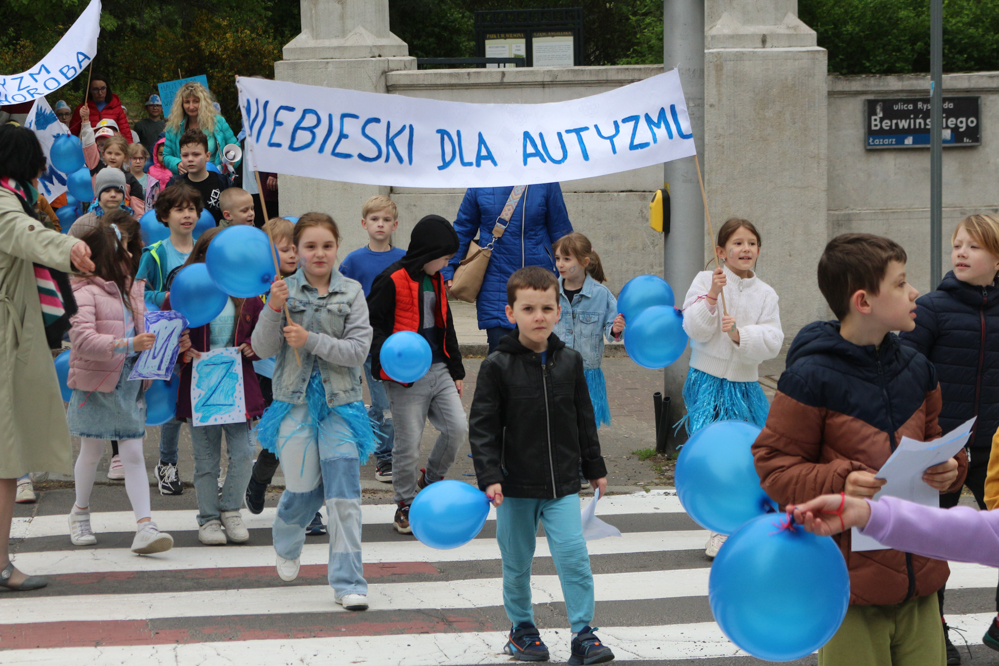 Niebieski marsz autyzm - Leon Bielewicz