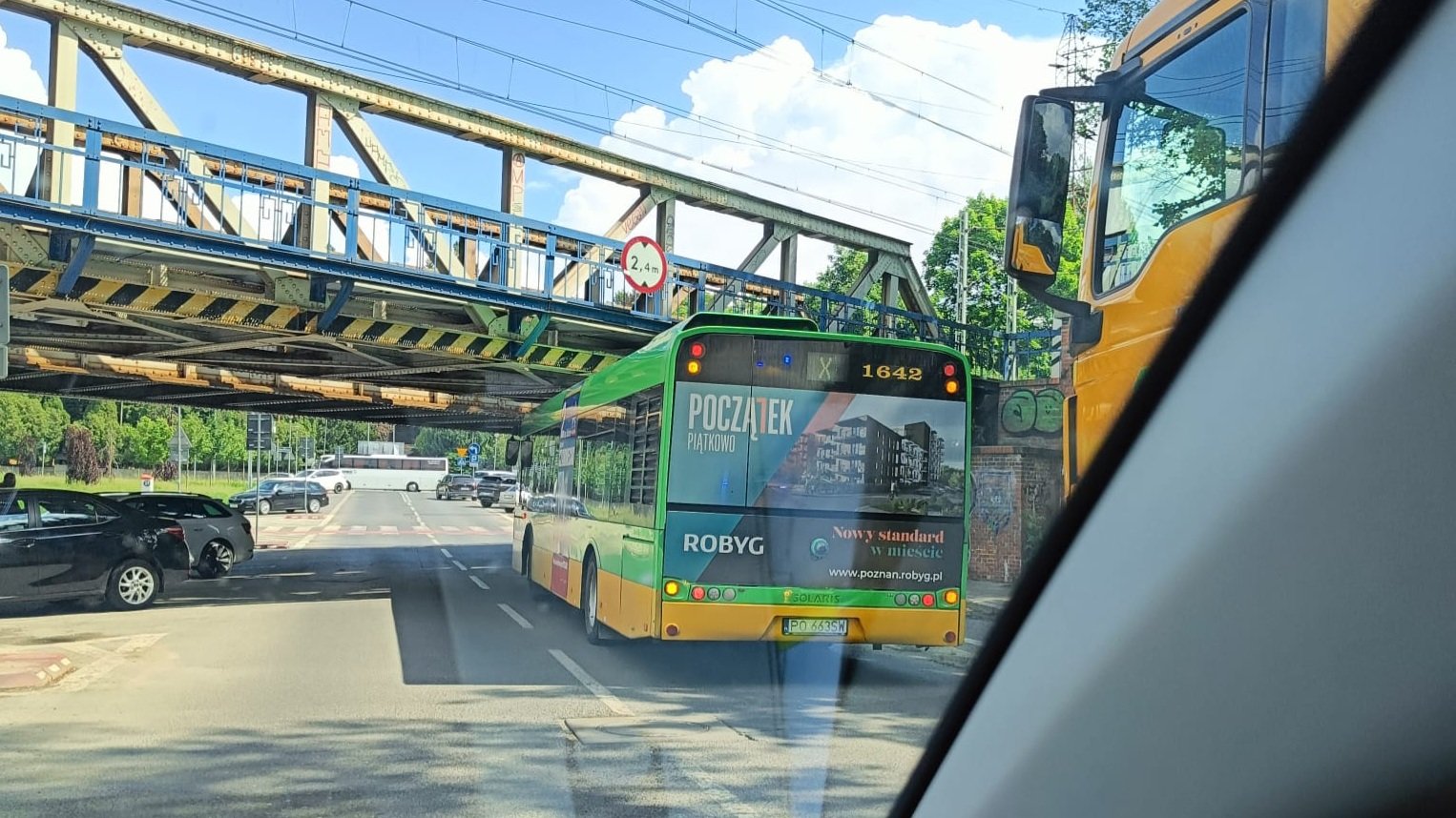 autobus mpk utknął pod wiaduktem  - Sebastian - MotoSygnały