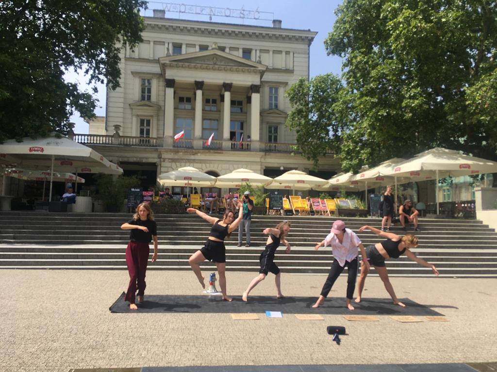 tancerze niezależni protest plac wolności - Jacek Butlewski - Radio Poznań