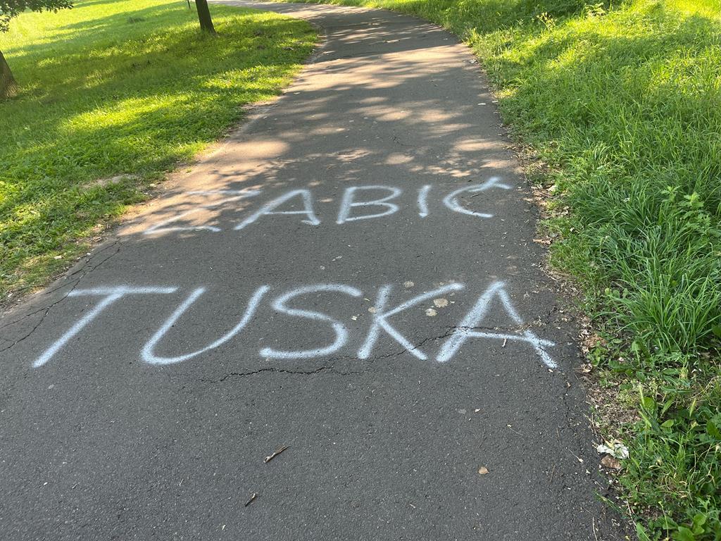 napisy zabić tuska - Danuta Synkiewicz  - Radio Poznań