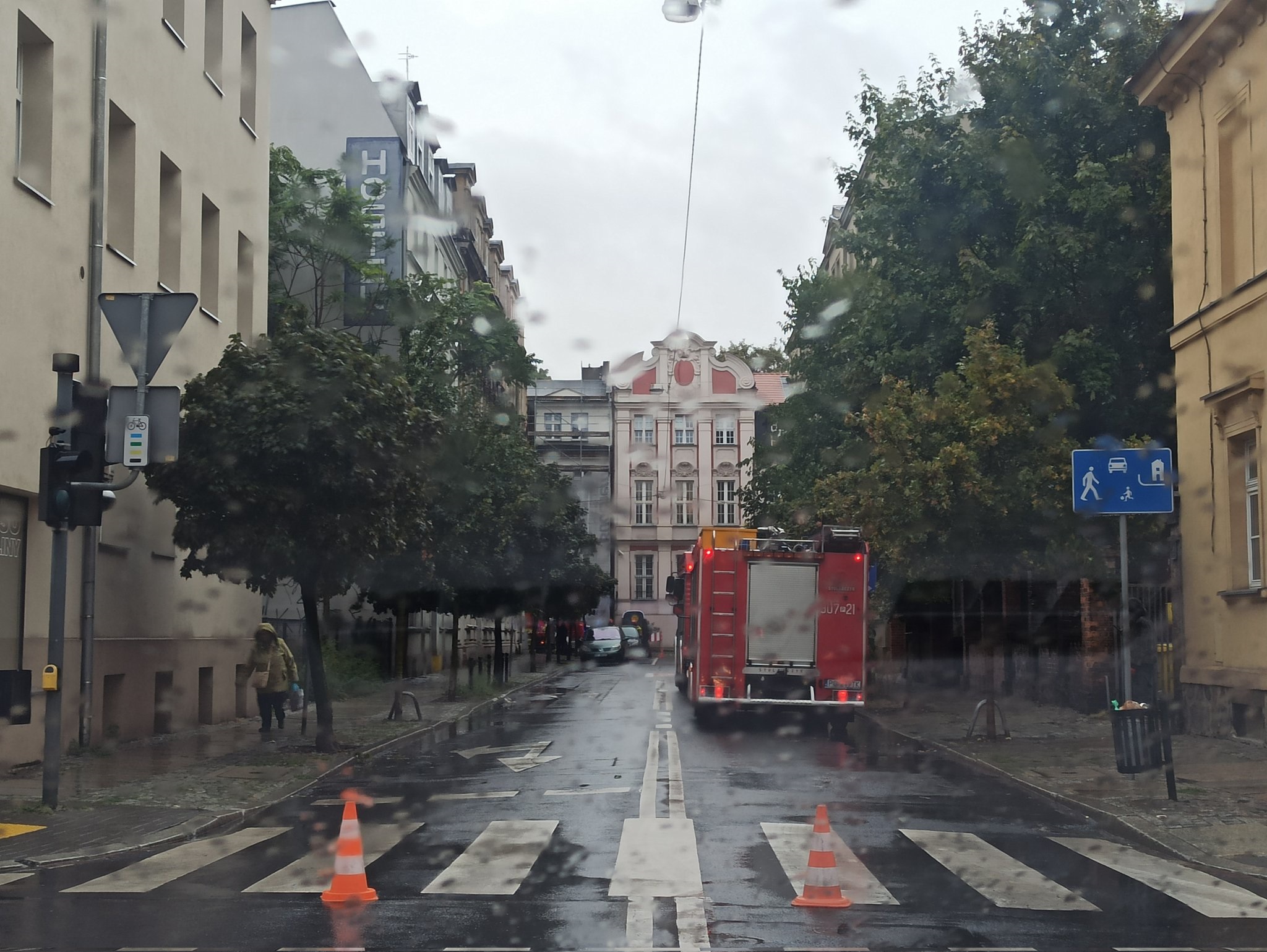 Pilne! Ogień w kamienicy w centrum Poznania