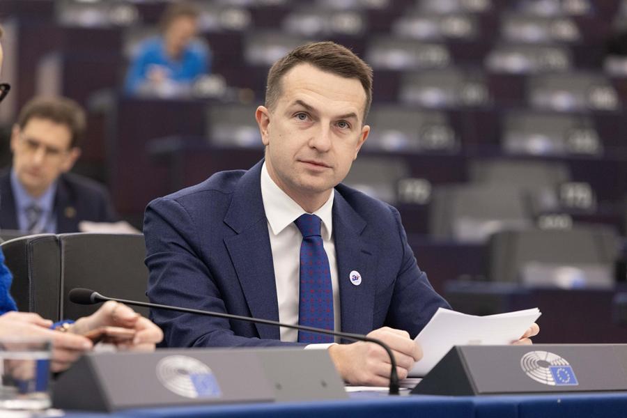 adam szłapka - FB Adam Szłapka