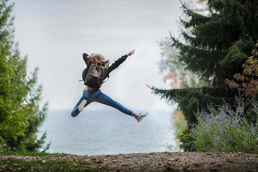 skok dziewczyna kobieta przygoda - Sebastian V. - Pexels