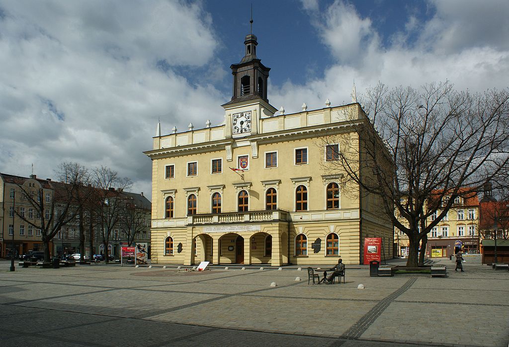ratusz ostrów - Tobiii - Wikipedia